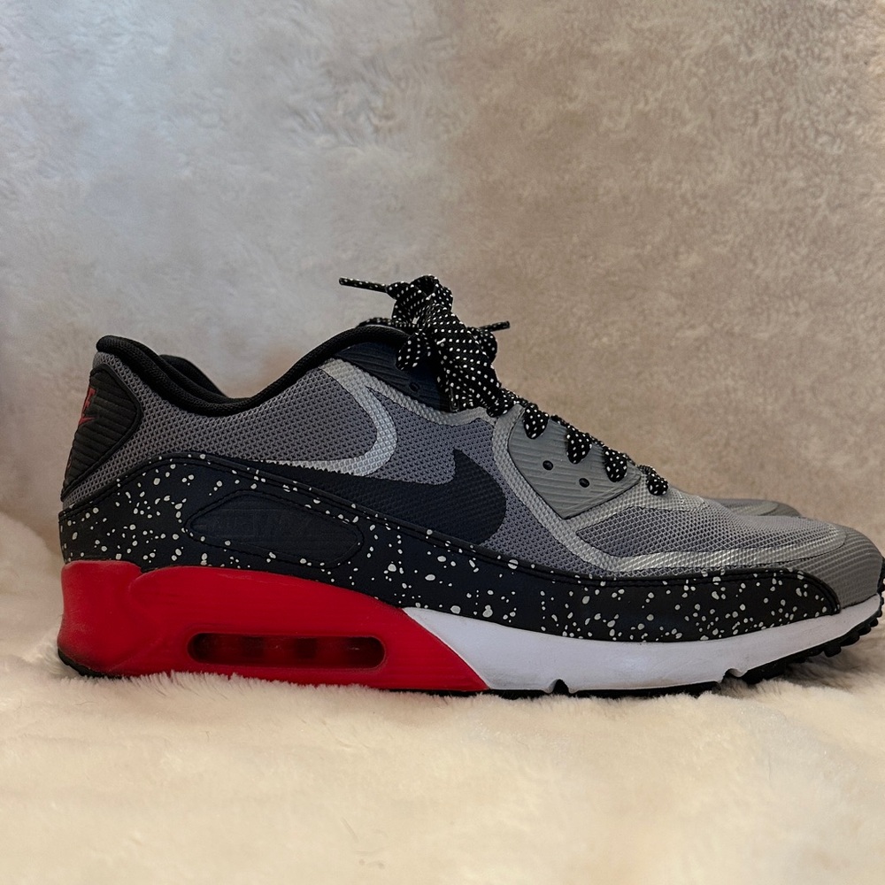 Nike Air Max Sneakers - Black, Gray, and Red